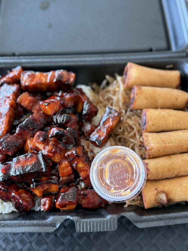 Oming’s Kitchen - Photo 3