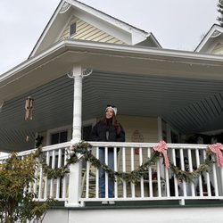 Perry House Bed & Breakfast - My kiddo living her life!