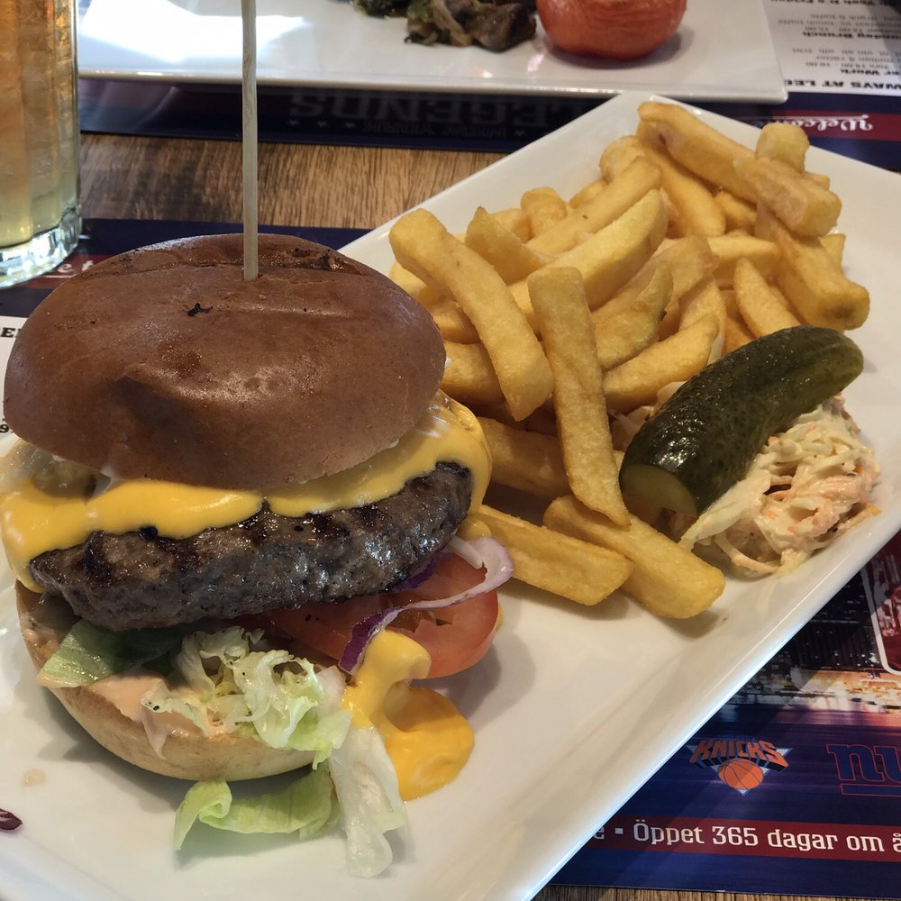 New York Legends - I ordered a triple cheeseburger, I ate just one bite, it looks great but it was not juicy/ or delicious - Sports Bars Near Me - Linköping, E New York Legends - I ordered a triple cheeseburger, I ate just one bite, it looks great but it was not juicy/ or delicious - Sports Bars Near Me - Linköping, E