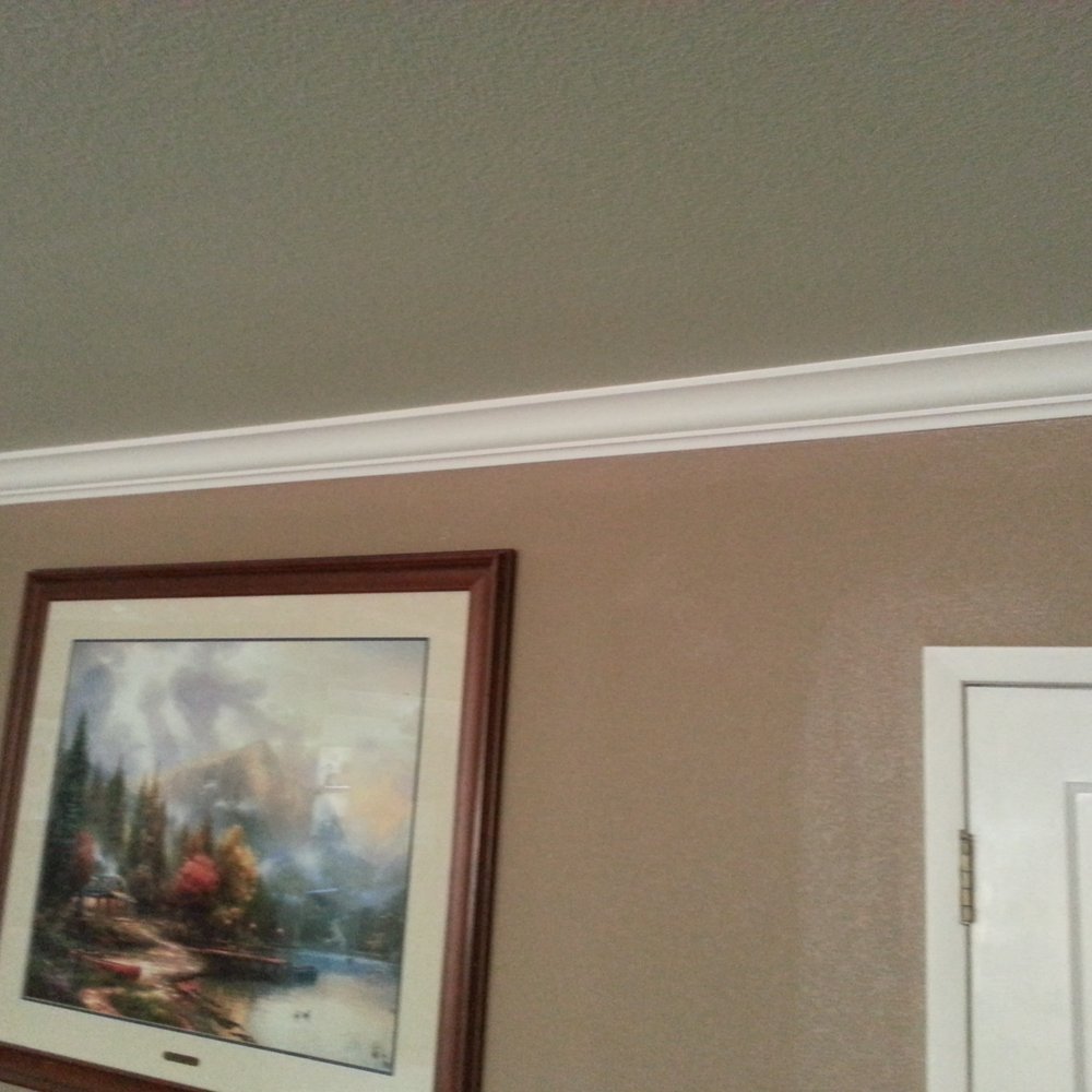 EHR - Living room crown molding - Flooring Near Me