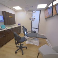 ChewsWisely Dental Implant Center - Surgical 4