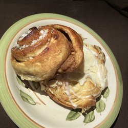 Söta Saker YEG - Cinnamon bun (kanelbullar) and almond danish (wienerbröd med mandel)