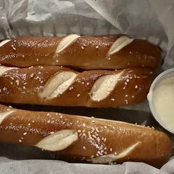 Helium Comedy Club / Elements Bar & Grille - Pretzels and dip