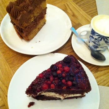 Brunch & Cake - Cake and cafe con leche - Breakfast & Brunch Near Me - Barcelona, B