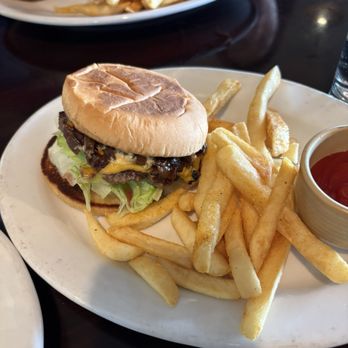 Beach Store Cafe - Seafood Near Me - Lummi Island, Washington