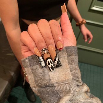 Divine Nails & Spa - Nail Salons Near Me - Lathrop, California