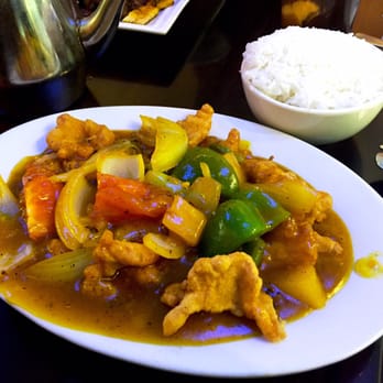 Viet Bistro - Sweet and Sour Chicken with the White Rice even has slices of Pineapple. - Vietnamese Near Me - Vineland, New Jersey