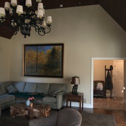Mike Jasinski Painting - Family Room in Gladwyne
