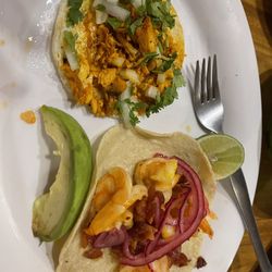 La Sirena Gorda - Shrimp taco and pork taco