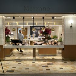 Sheraton Warsaw Hotel - Entrance to first floor breakfast area