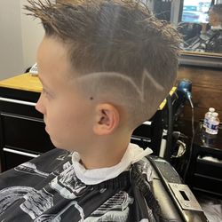360 Degree Barber Shop - Haircut by Tom