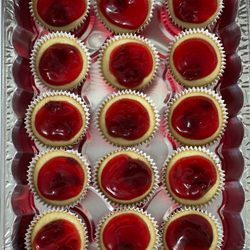 Deluscious Dreamz - Mini Strawberry Cheesecakes