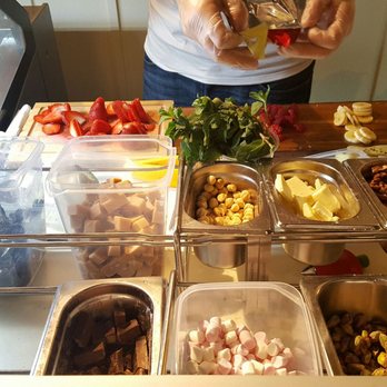 Bubblewrap Waffle - A selection of the toppings available - Waffles Near Me - London, XGL Bubblewrap Waffle - A selection of the toppings available - Waffles Near Me - London, XGL