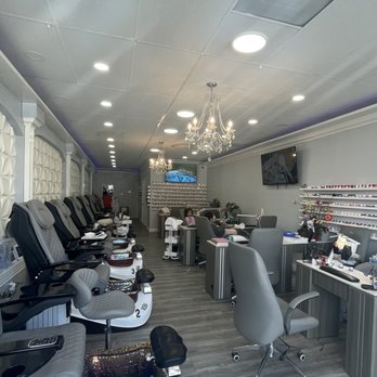 Lien's Nails - Clean and renovated interior - Nail Salons Near Me - Rosemead, California