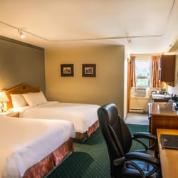 Park Place Lodge - Standard Guest Room with Two Double Beds - Park Place Lodge Hotel in Fernie BC