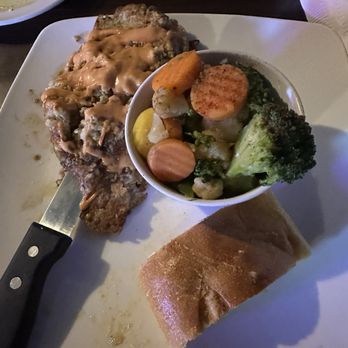 Trapps - Boudin stuffed chicken breast, veggies, and garlic bread. - Cajun/Creole Near Me - West Monroe, Louisiana Trapps - Boudin stuffed chicken breast, veggies, and garlic bread. - Cajun/Creole Near Me - West Monroe, Louisiana