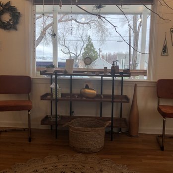 Midtown Curls - Vassar location- front room - Hair Salons Near Me - Reno, Nevada Midtown Curls - Vassar location- front room - Hair Salons Near Me - Reno, Nevada