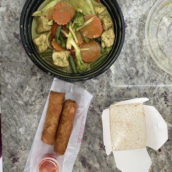 Thai Heaven Restaurant - E 14. Green Curry A 1. Vegetable Spring Roll - Thai Near Me - Catonsville, Maryland