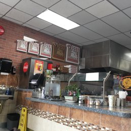 Came in for a quick slice just to try this place out and it was really really good would definitely recommend to all my friends :) 10/10