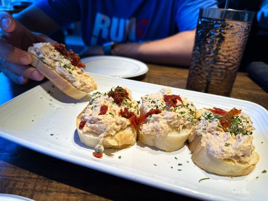 Zeke's Kitchen & Bar by null
