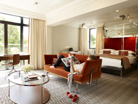 The Athenaeum Hotel & Residences by null