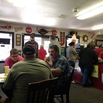 Pete's Burger Place - Nice lunch crowd - Burgers Near Me - Porter, Texas