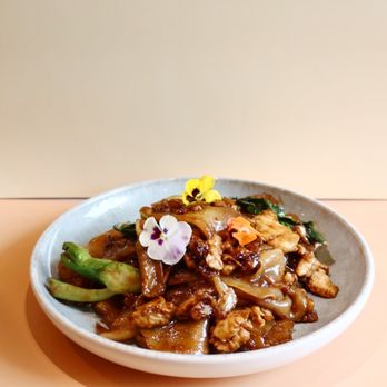Tee’ Thai Flavors - Pad See Ew - Thai Near Me - Bethpage, New York Tee’ Thai Flavors - Pad See Ew - Thai Near Me - Bethpage, New York
