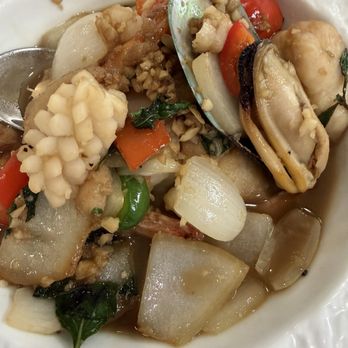 Zoo Spicy Bistro - Seafood Stir-fry with Thai Basil - Thai Near Me - Lakewood, California Zoo Spicy Bistro - Seafood Stir-fry with Thai Basil - Thai Near Me - Lakewood, California