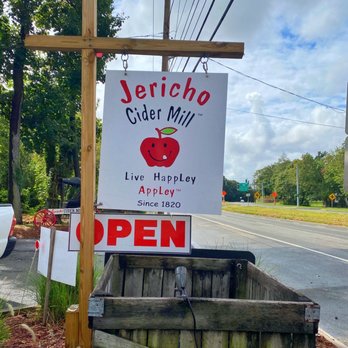 Jericho Cider Mill - sign outside - Fruits & Veggies Near Me - Jericho, New York