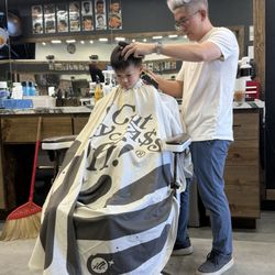 Head Office Barbershop - Haircutting