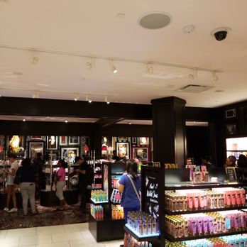 Atlantic Terminal Mall - Victoria Secret store AC is horrible as well. - Shopping Centers Near Me - Brooklyn, New York Atlantic Terminal Mall - Victoria Secret store AC is horrible as well. - Shopping Centers Near Me - Brooklyn, New York
