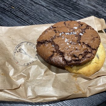 Sil's Cakes American Pastry - Brownie, chocolate chip - Desserts Near Me - Barcelona, B
