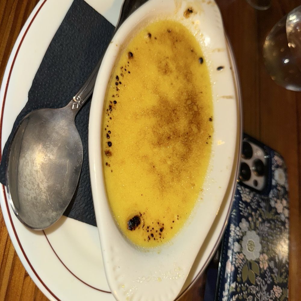 Lakeside Bar & Grill - Creme brûlée - American Near Me - East Hampton, Connecticut Lakeside Bar & Grill - Creme brûlée - American Near Me - East Hampton, Connecticut
