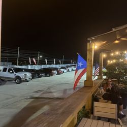 Los Parao's Premium Drinks & Kitchen - Parking area