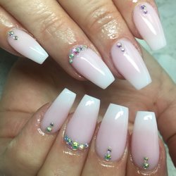 Nails Euphoria Avery Ranch - Soft pink and white ombré for any occasion!