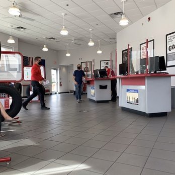 Discount Tire - A noticeable lack of places to sit - Tires Near Me - Mesa, Arizona