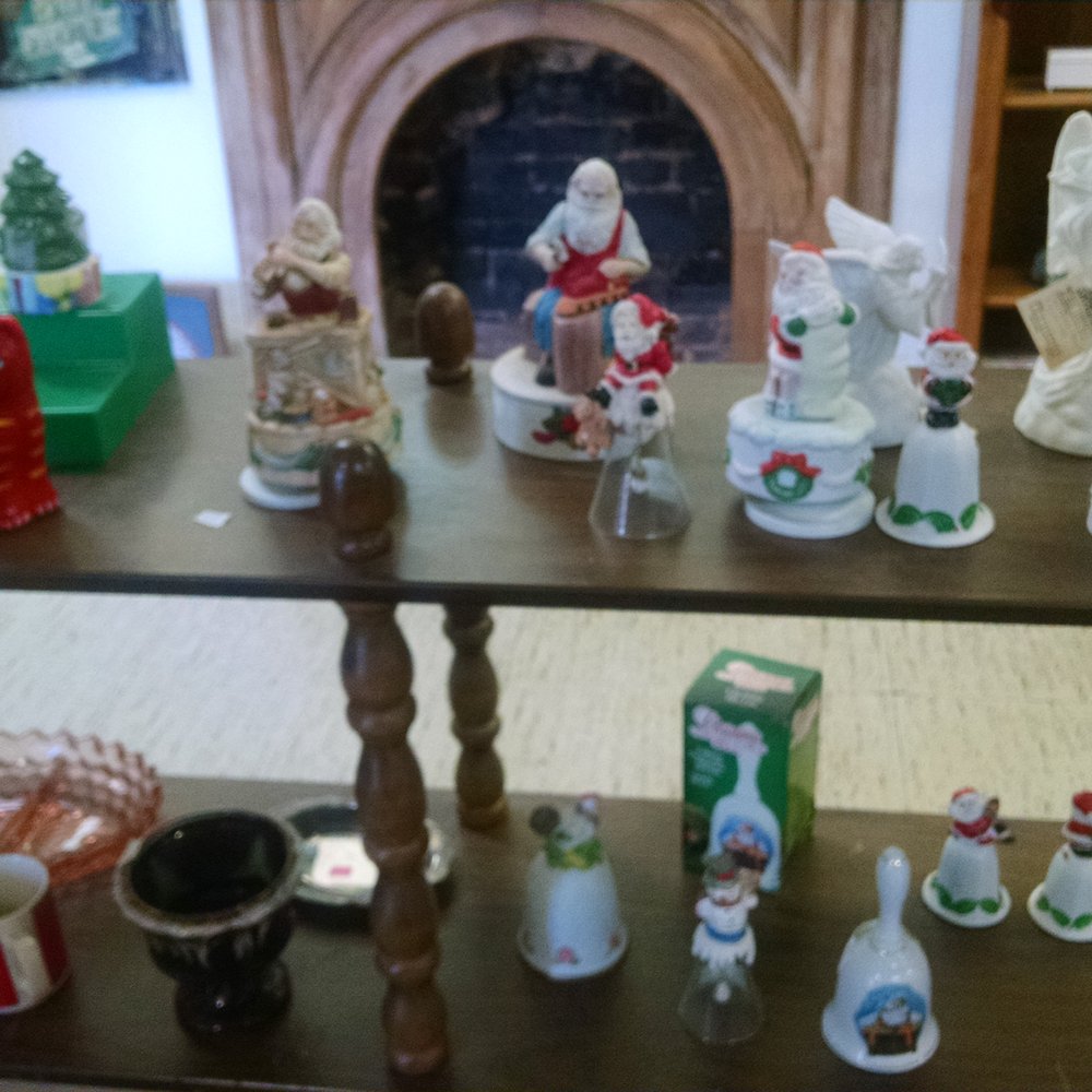 Whistle Stop - Christmas figurines. - Antiques Near Me - Toccoa, Georgia
