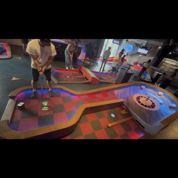 Puttshack - Miami - Mini Golf Near Me - Miami, Florida