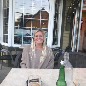 Sushi St-Sauveur - Eating outside on the terrace - Sushi Bars Near Me - Saint-Sauveur, Quebec