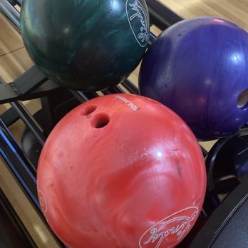 Pinz Bowling Kitchen + Bar - Bowling balls - Bowling Near Me - Studio City, California Pinz Bowling Kitchen + Bar - Bowling balls - Bowling Near Me - Studio City, California