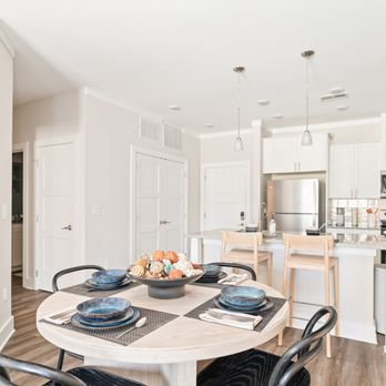 Main Street Lofts | Luxury Apartments - Open dining room-kitchen area perfect for entertaining. - Apartments Near Me - Oak Ridge, Tennessee Main Street Lofts | Luxury Apartments - Open dining room-kitchen area perfect for entertaining. - Apartments Near Me - Oak Ridge, Tennessee