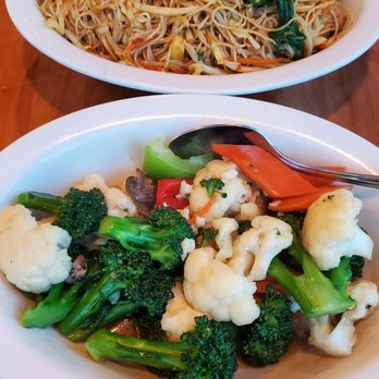Padmanadi Vegan Eatery - Gluten free Singapore Noodles with Tofu; and Pan fried broccoli and cauliflower. - Vegan Near Me - Edmonton, Alberta