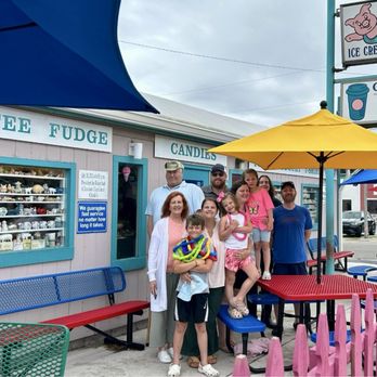 OINK’S ICE CREAM AND YOGURT - Updated June 2025 - 209 Photos & 287 ...