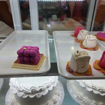 Happy Cake Bakery - Cutest flower  and jewel box - Desserts Near Me - Bronx, New York