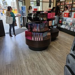 Fragrance Outlet - Inside the store