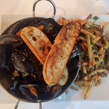 Cappy's Restaurant - Mussels and fries - New American Near Me - San Antonio, Texas