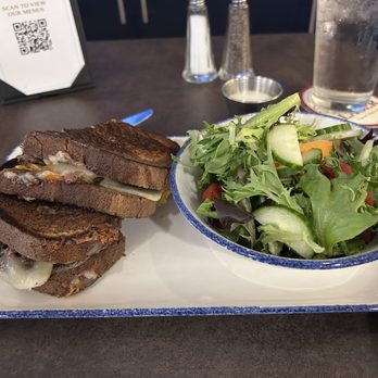 Headliner Bar & Eatery - Brisket Grilled Cheese - Bars Near Me - Cleveland, Ohio Headliner Bar & Eatery - Brisket Grilled Cheese - Bars Near Me - Cleveland, Ohio