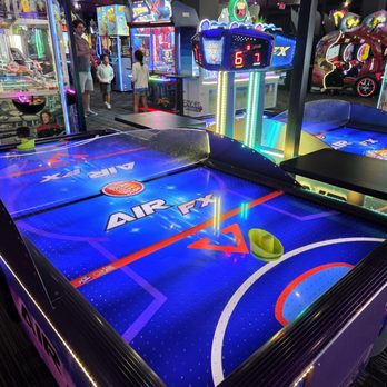 Dave & Buster's Westbury - Arcades Near Me - Westbury, New York
