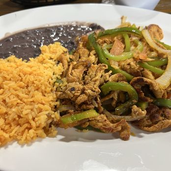 La Casa De La Tia - Fajita con pollo - Mexican Near Me - Millstone, New Jersey