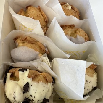 Beard Papa's - Cookie & cream, ube, and original - Desserts Near Me - Las Vegas, Nevada